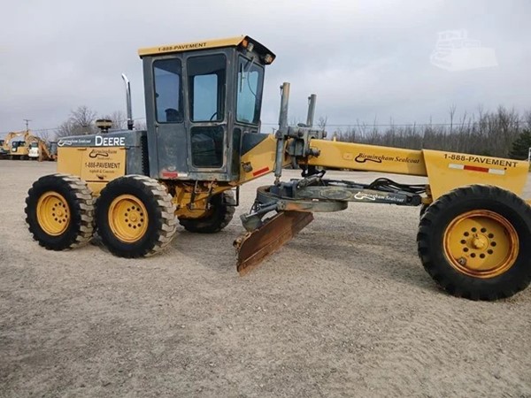 1972 DEERE 570A Motor Grader