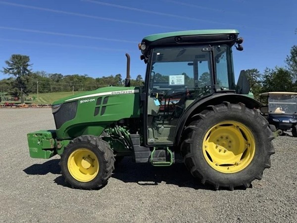 2016 JOHN DEERE 5090GN Vineyard Tractor