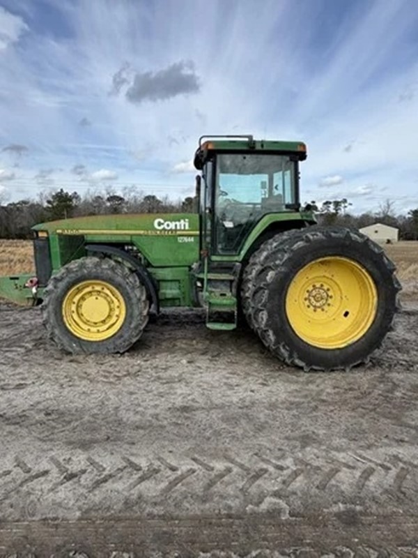 1995 JOHN DEERE 8100 Tractor