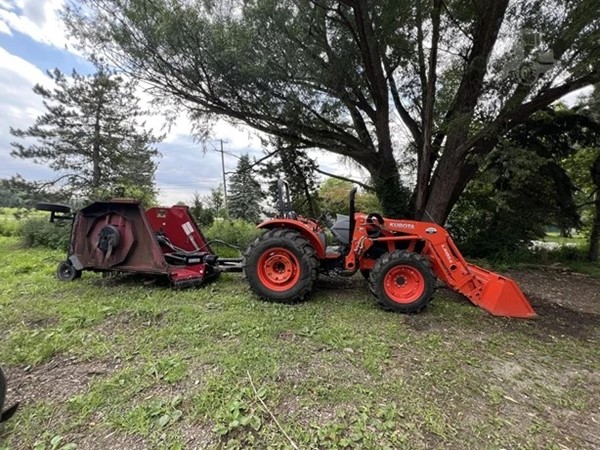 2020 KUBOTA M5-091HD12 4WD Tractor Loader & Batwing Mower